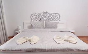 Penthouse Daniela - 3 Rooms In A Spacious Central Apartment